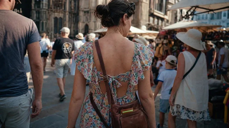 Vorsicht, Hauptsaison: Taschendiebstahl im Urlaub und wie du dich schützt